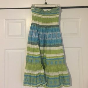 Sleeveless lightweight dress.