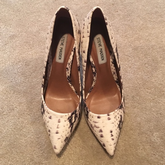 Steve Madden Proto Pumps