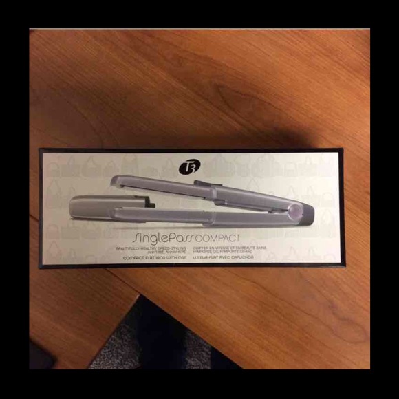 Compact flat iron