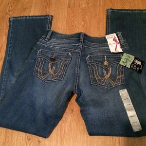 Mae Wrangler Premium Patch, Booty Up jeans