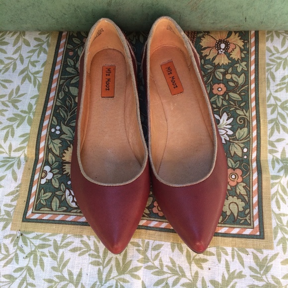 Miz Mooz burgundy flats sz. 5.5