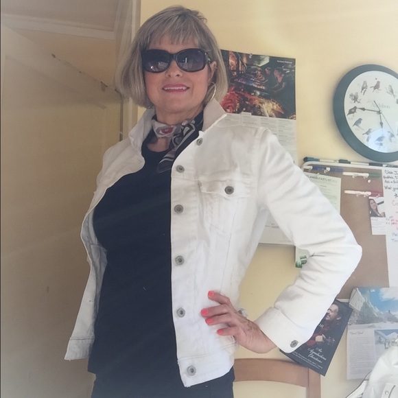 Meet your Posher, Aimee - Picture 2 of 4