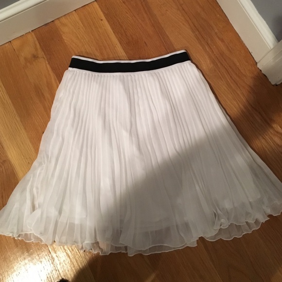 This skirt can be dressed up or down!!
