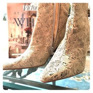 NWOB Lace Print Booties Size 10