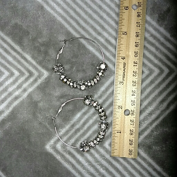 Silver tone and rhinestone earring