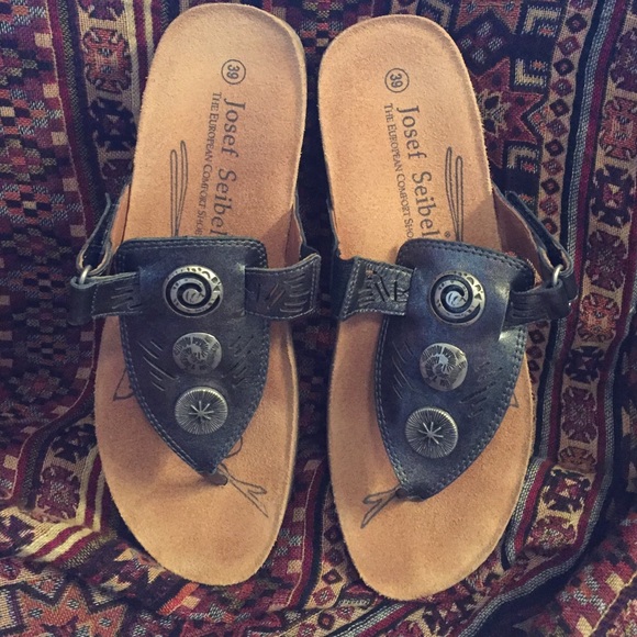 Josef Siebel $125 Metallic Summer Sandals 39 sz 9