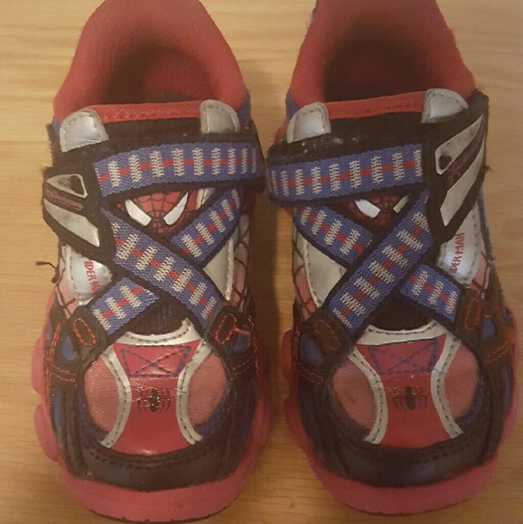 Spiderman shoes - Picture 1 of 3