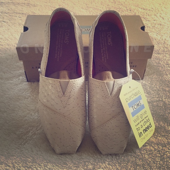 NEW TOMS Classic White Silver Leather Scales