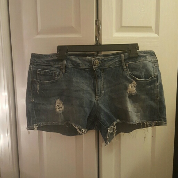 Distressed Decree denim shorts