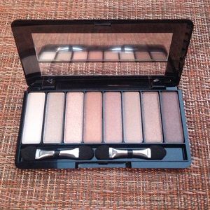 Avon Eight in One Eyeshadow Palette + FREE 🎁