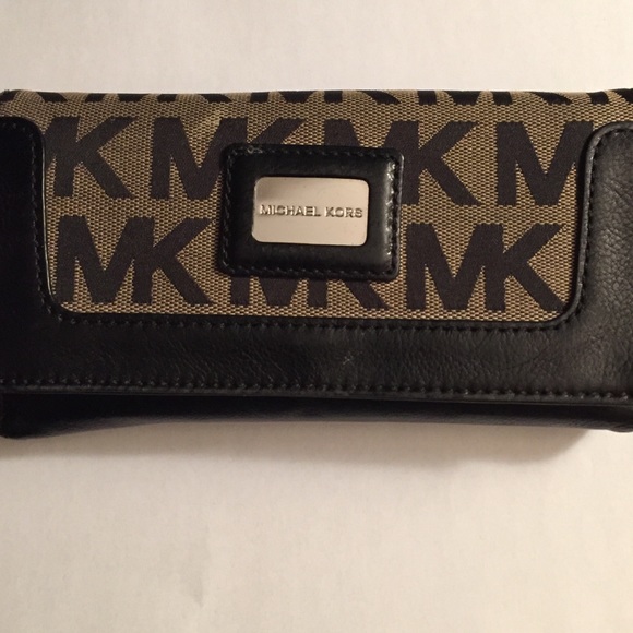 Michael kors wallet