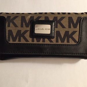Michael kors wallet