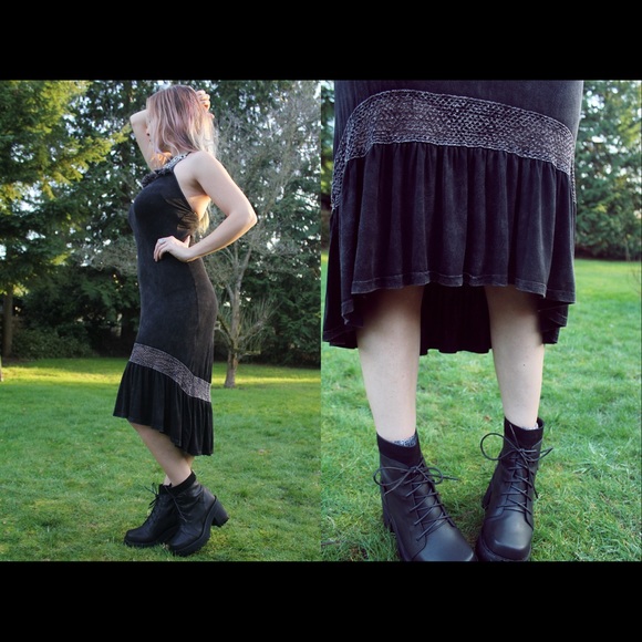 Last 1 SALE ✨Black Inset Halter Ruffle Midi Dress - Picture 3 of 4