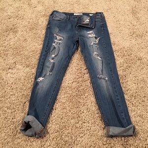 Stretchy holy jeans!!