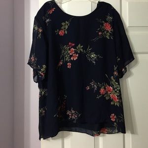 Super cute flowy floral top