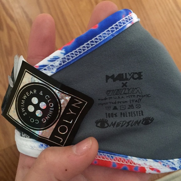 Jolyn vent top 🚫SOLD🚫 - Picture 2 of 2