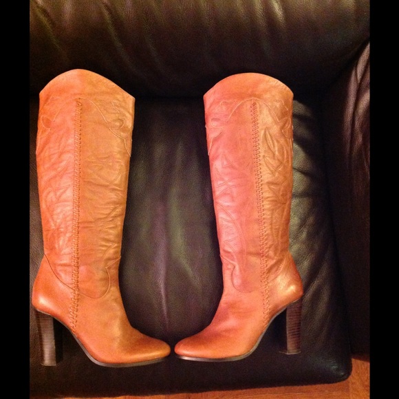 STEVE MADDEN TANGLED BOOTS