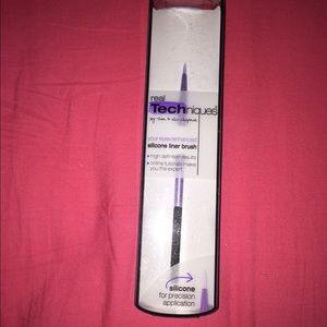 Real techniques silicone liner brush