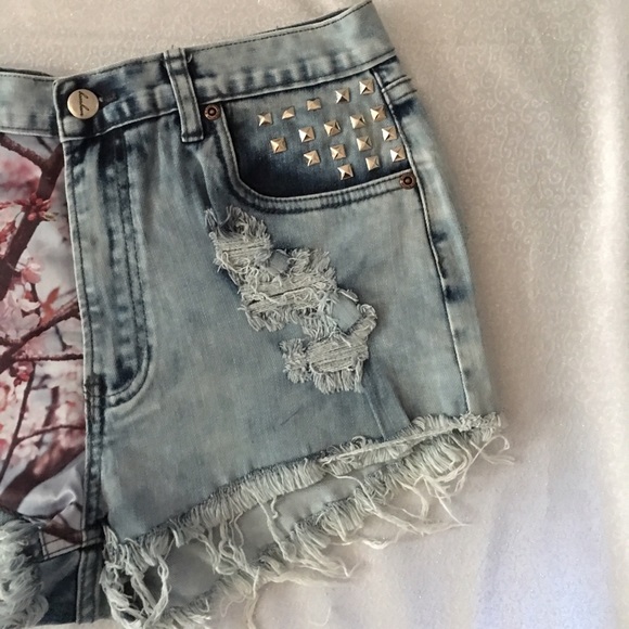 Cherry blossom shorts🤑 - Picture 3 of 4