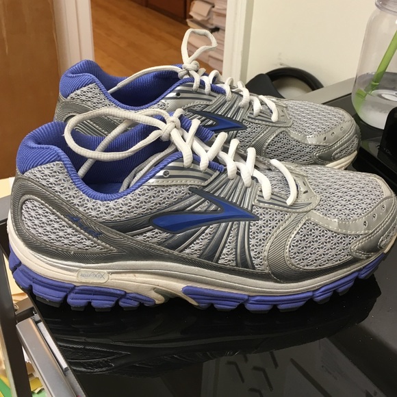 Brooks Shoes - Brooks Woman's Ariel 12 Running Shoes Size 9.5
