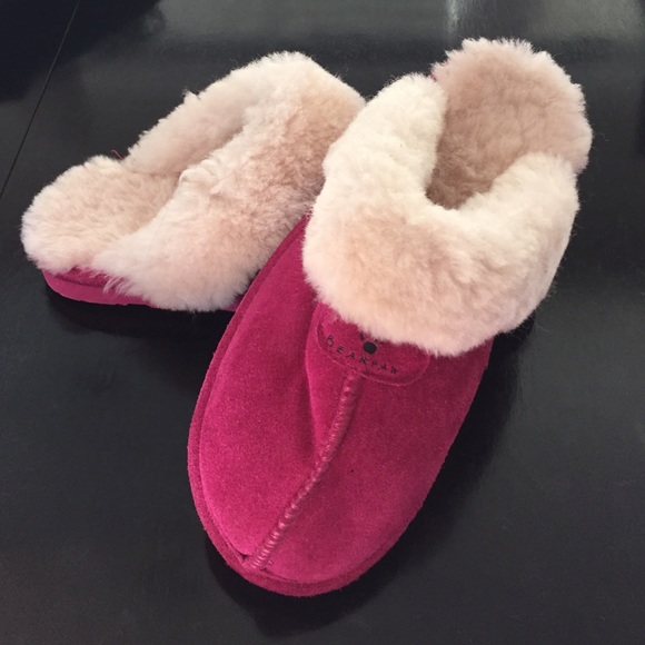 Cute pink leather Bearpaw slippers 💗💗💗