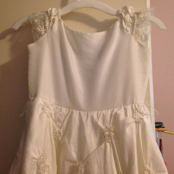 Ivory flower girl gown - Picture 4 of 4