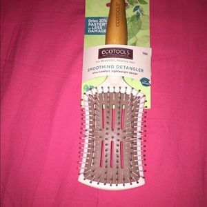 Eco tools smoothing detangler brush