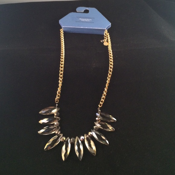 Vera Wang Simply Vera necklace NWT