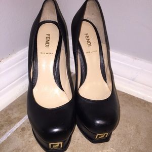 💯% Authentic Fendi pumps