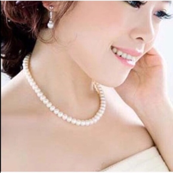 Costume Pearl necklace 💕💕💕💕 - Picture 2 of 2
