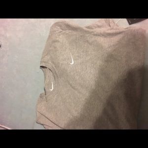 Large men grey longsleeved Nike shirt