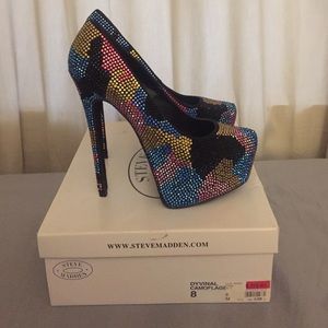 Steve Madden platform. Never worn!