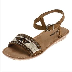 Minnetonka sz 9 Beaded Bird & Studs Sandals Brown