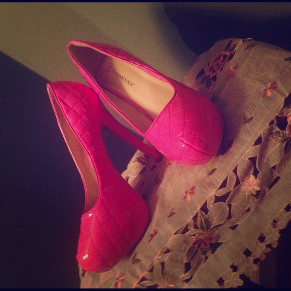 New! Hot Pink Pumps ( Just fabulous - Kim .K. )