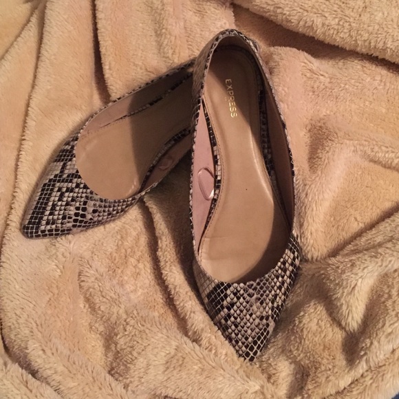 Pointed Snakeprint Flats