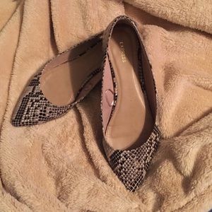 Pointed Snakeprint Flats