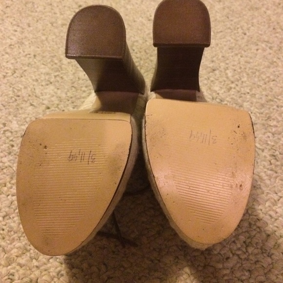 DV lace booties with wooden heel - Picture 3 of 3