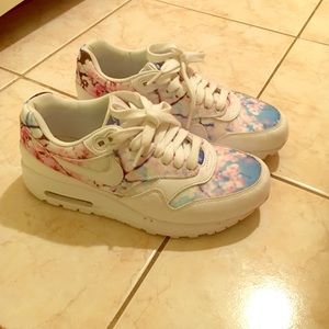 Nike size 5.5 in women