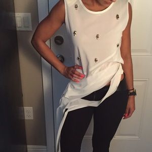 Asymmetrical skull detail top