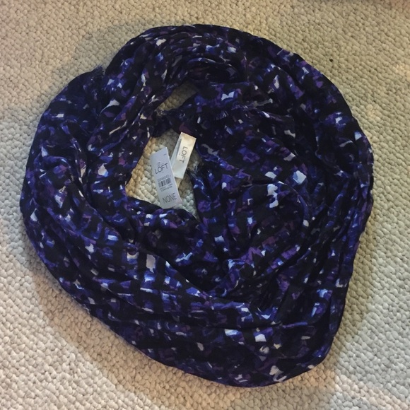 LOFT Lightweight Scarf