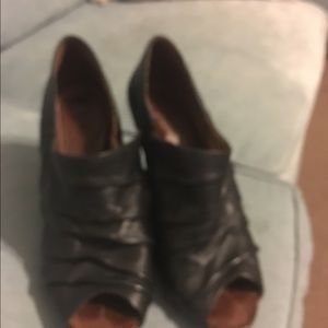 Black leather Naya boots open to