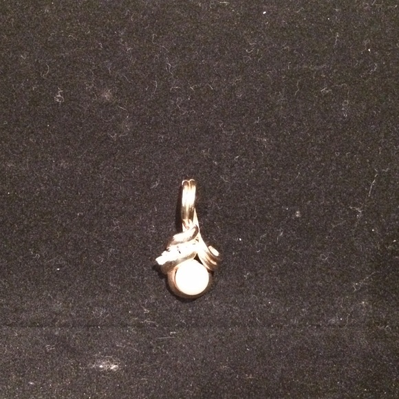 Diamond and Pearl gold necklace pendant