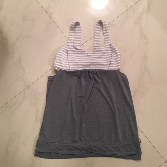 Lululemon tank size 4 - Picture 3 of 4
