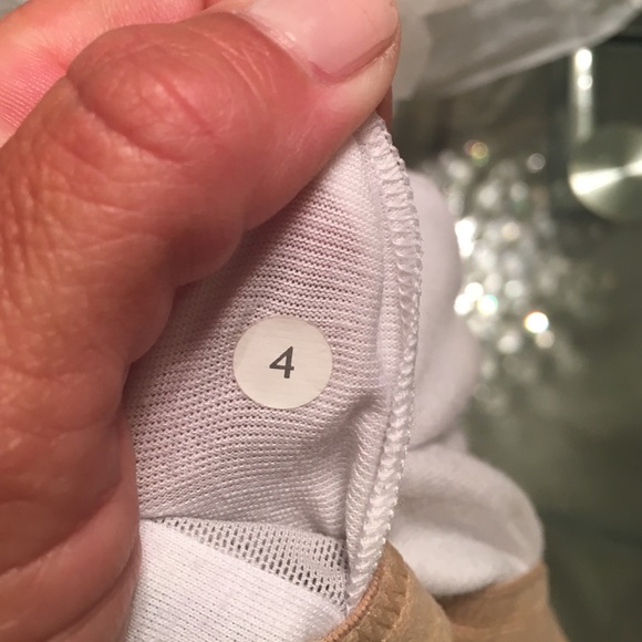 Lululemon tank size 4 - Picture 4 of 4