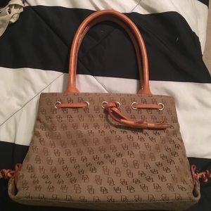 Small Dooney & Bourke purse!
