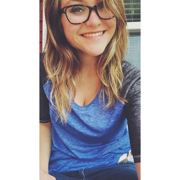 Meet your Posher, Emily - Picture 1 of 1