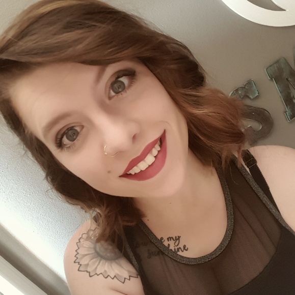 Meet your Posher, Casi - Picture 2 of 2