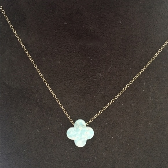 Clover opal pendant