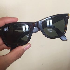 Brown authentic men's Wayfarer Ray-Bans