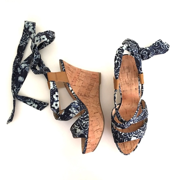 GUESS Wedges - Picture 2 of 4